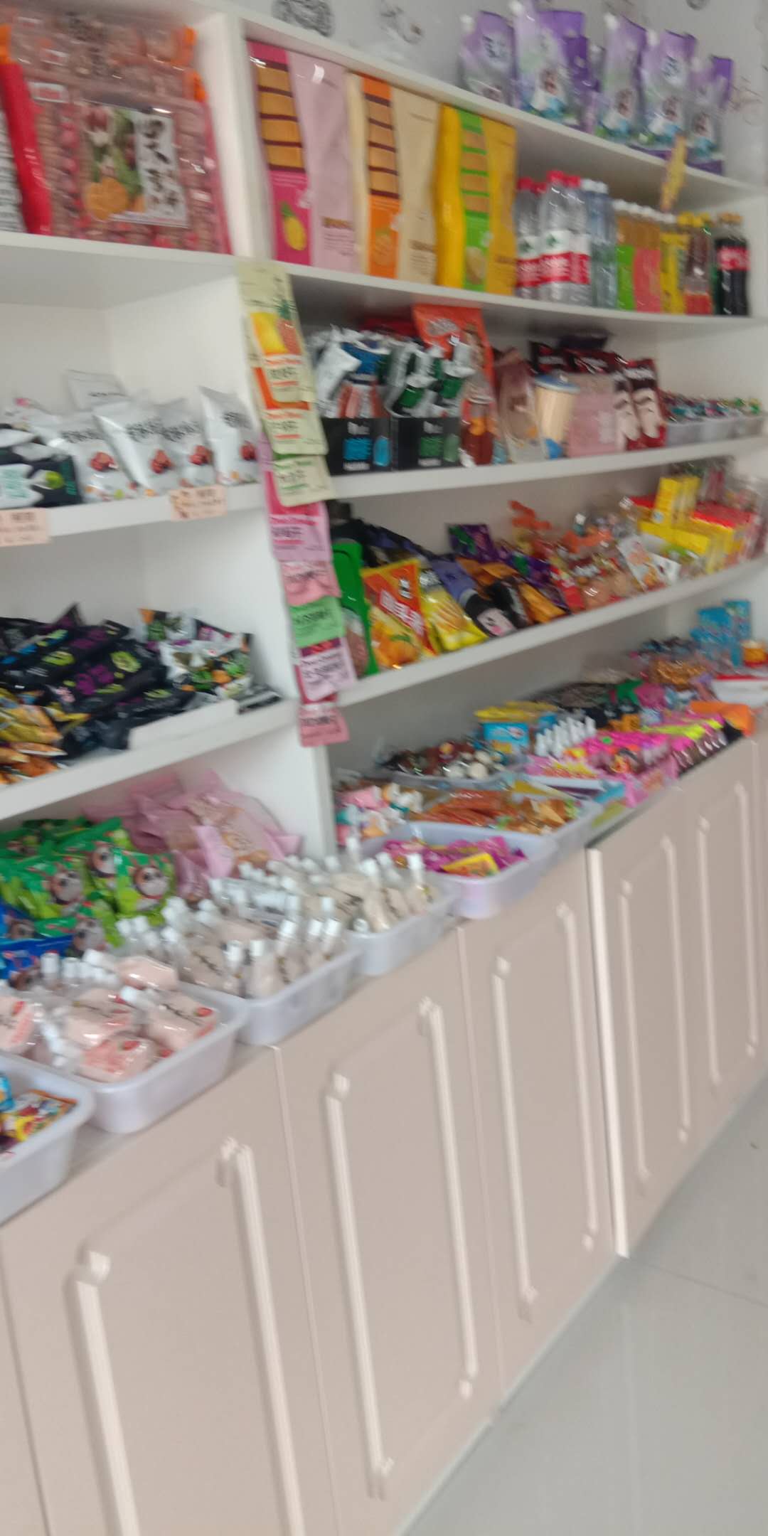 啵啵兔零食店
